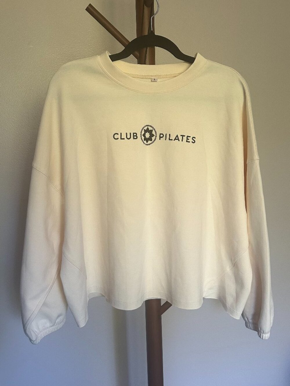 Club Pilates Cream Oversized Lightweight Sweatshirt NWOT Sz. 4